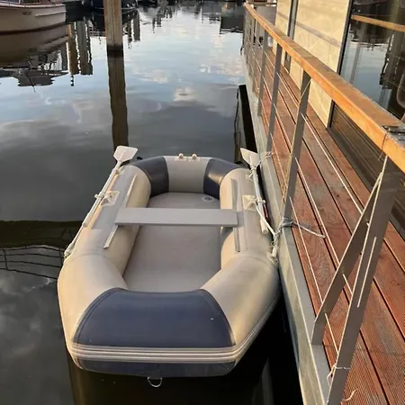 Hotel en barco Stream